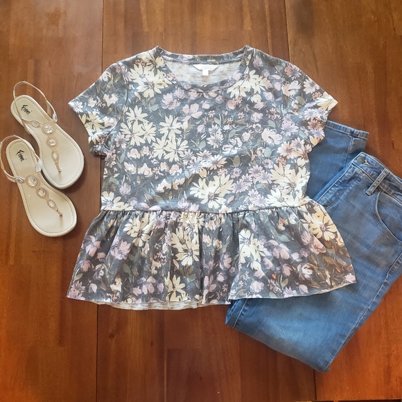 LC Lauren Conrad Tops - NWT LC Lauren Conrad Gray Floral Peplum Blouse